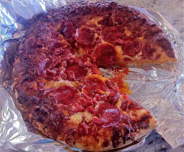 Review Kirkland Signature Pepperoni Pizza From Costco Frozen Grubpug Food Reviews